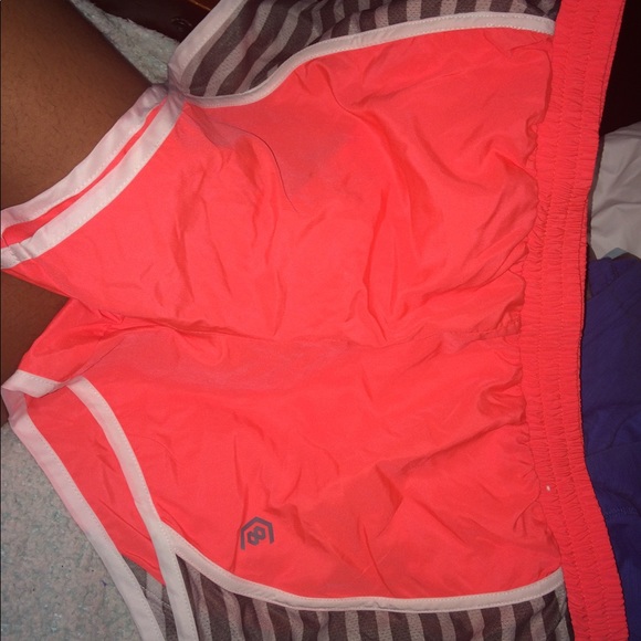 Shorts - Picture 3 of 3